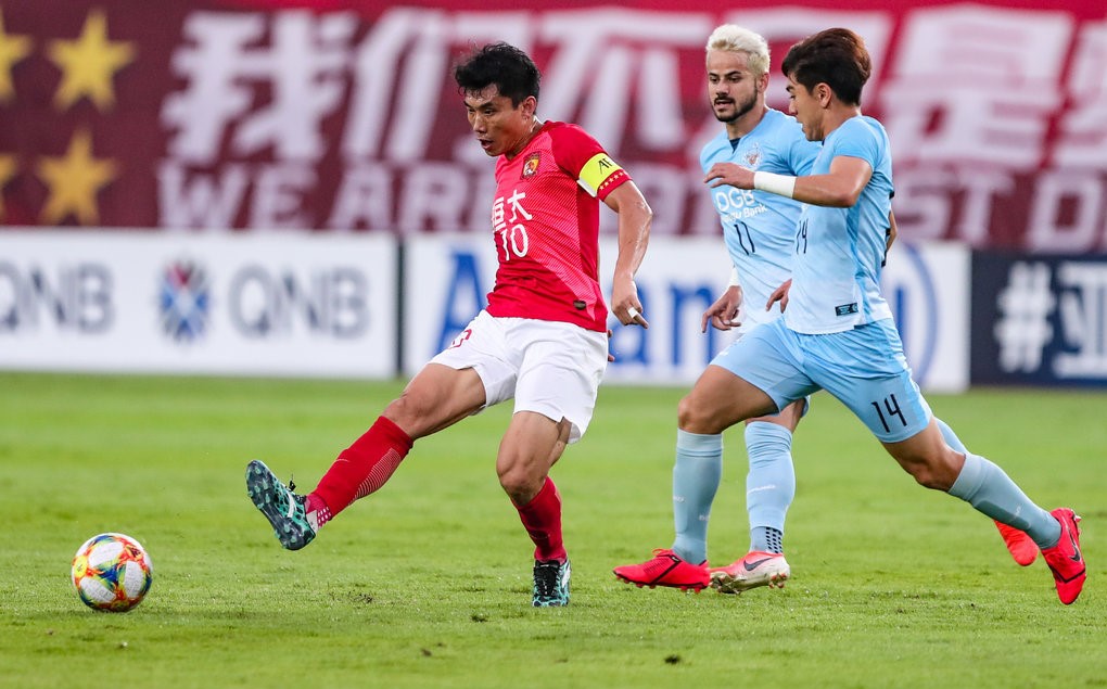 爱游戏平台-关于国际比赛日亚冠传出新动向，巴塞罗那队长鼓劲，管理层表态——球迷炸锅，更衣室氛围转暖的信息-爱游戏平台