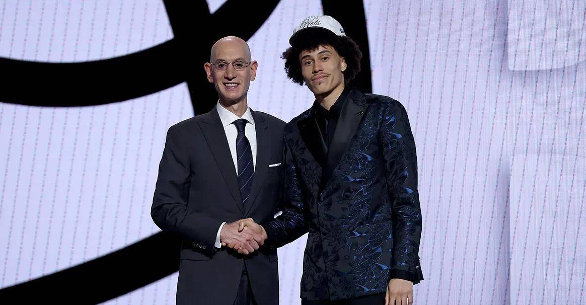 爱游戏体育-布鲁克林篮网发布备战花絮；今夜临场应变；NBA常规赛任务艰巨；年轻球员得到机会的简单介绍-爱游戏体育