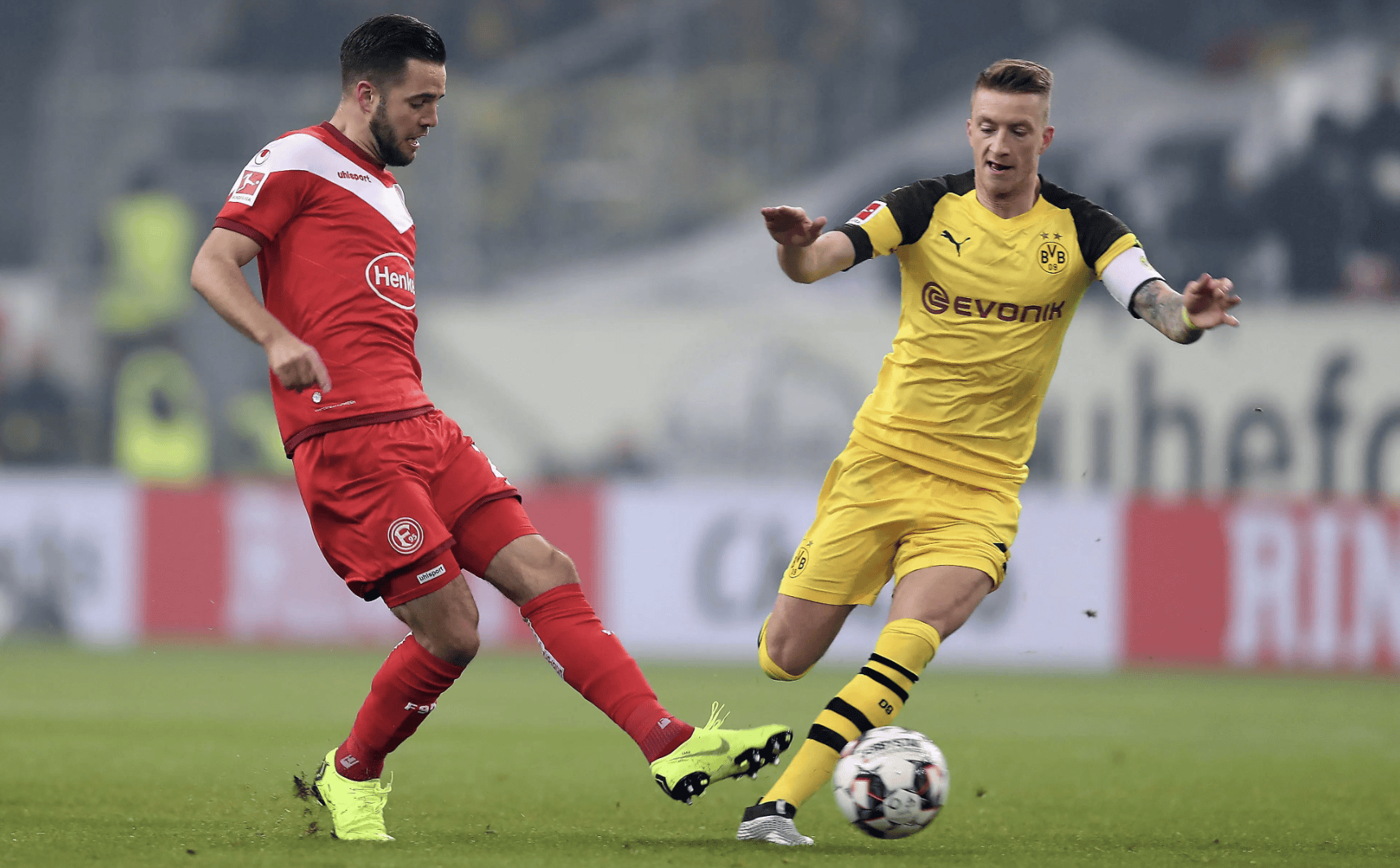 爱游戏-勒沃库森训练开放日，窗口期主帅复盘引欢呼，德甲在即，资深球员宣示担当-爱游戏