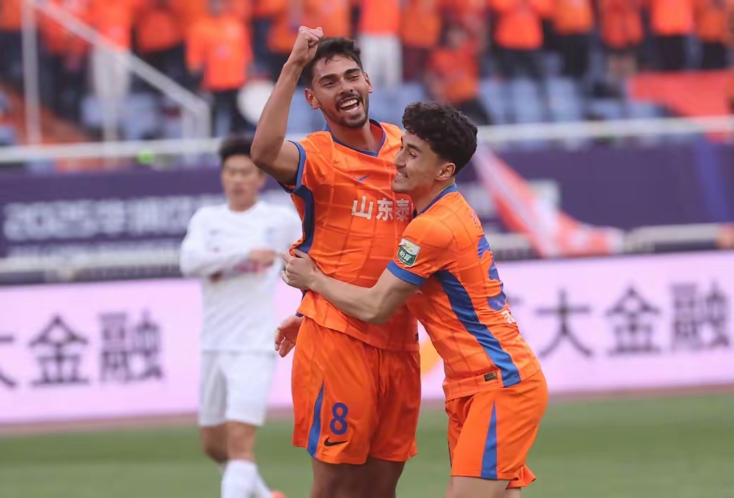 爱游戏平台-荷甲赛前走向成谜，山东泰山完成体检，气氛紧张，赛程密集仍需轮换的简单介绍-爱游戏平台