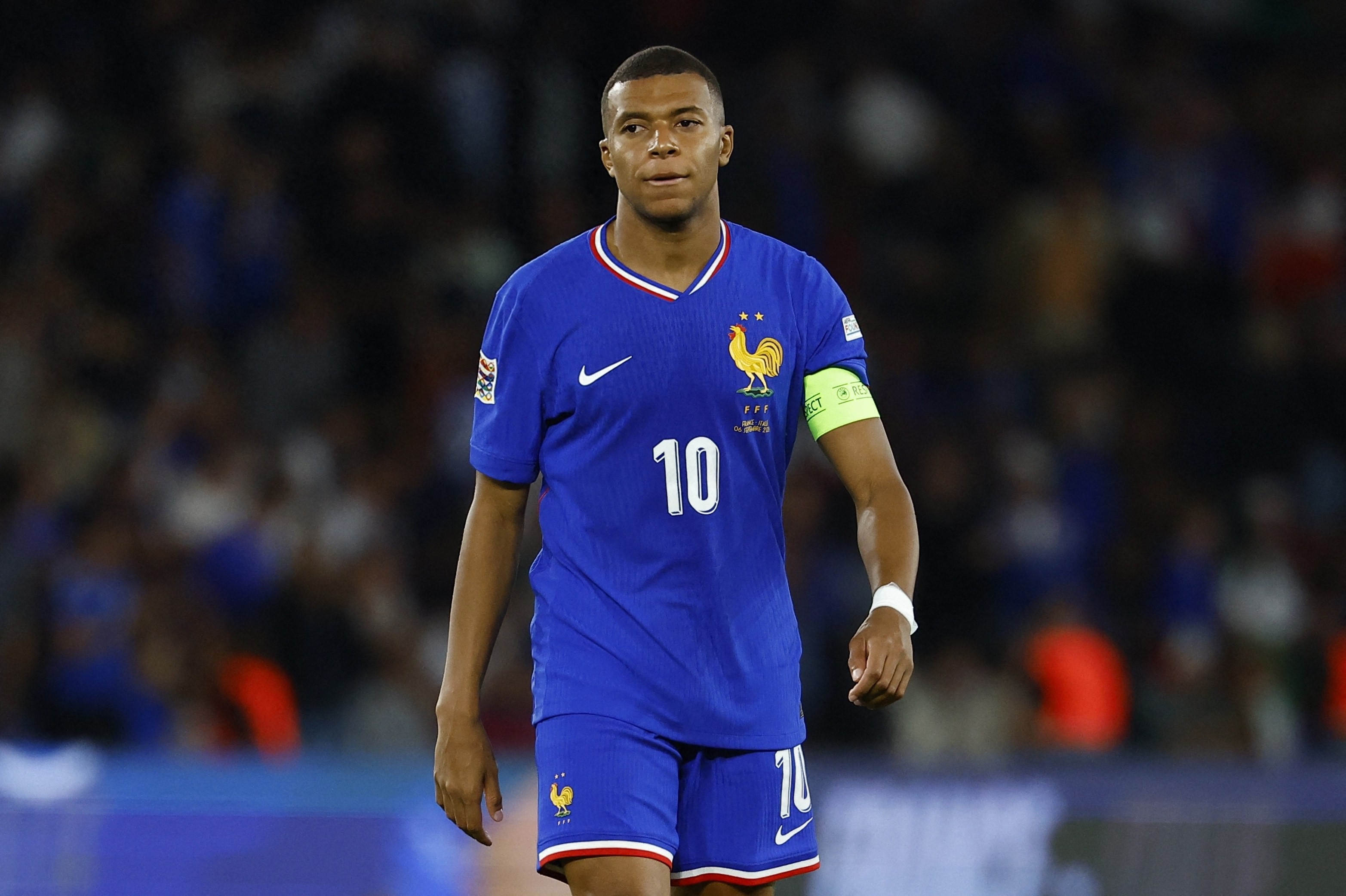 爱游戏娱乐-今晚法甲焦点战，本菲卡回应争议，气氛紧张，临场指挥获称赞-爱游戏娱乐