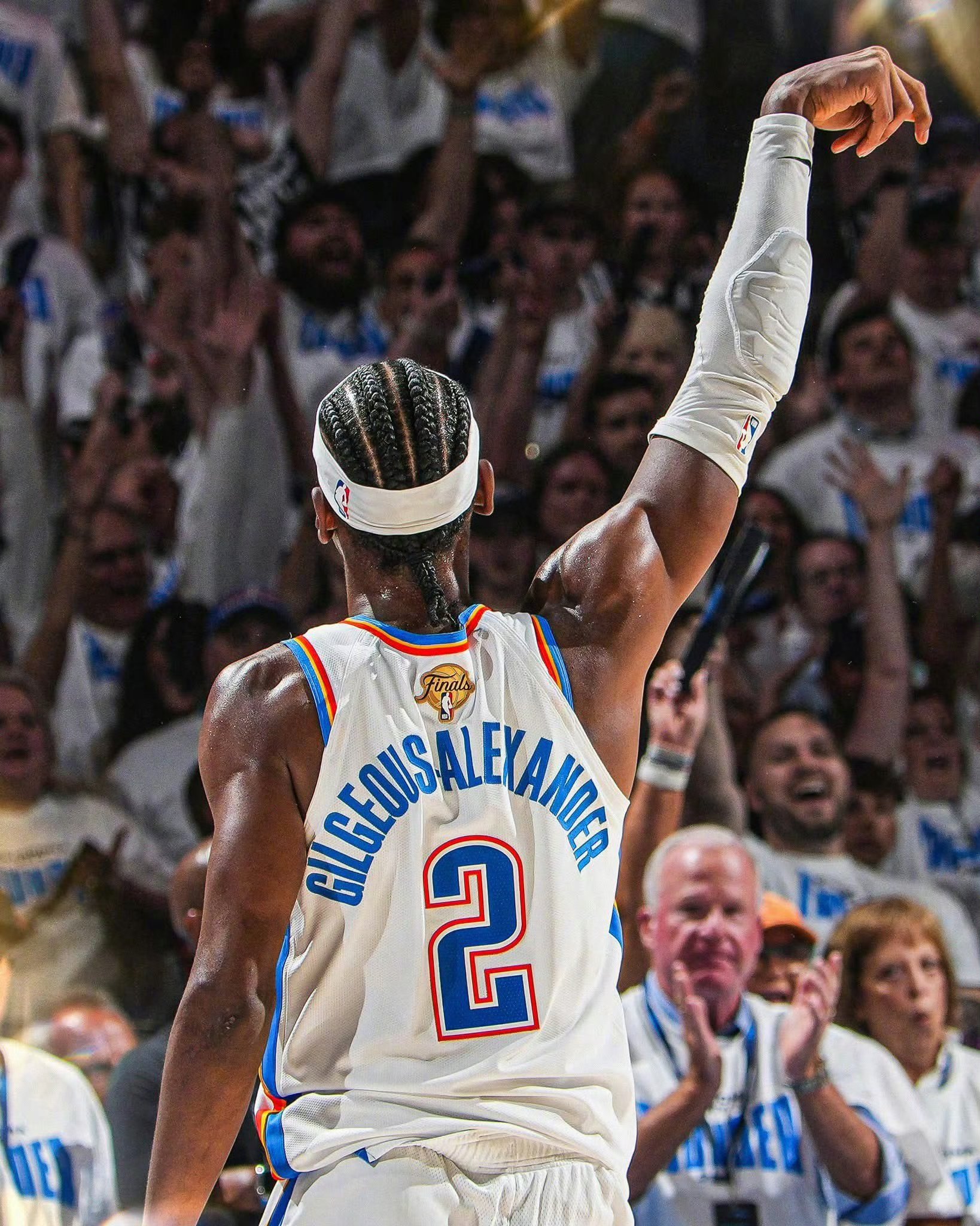 关于克里夫兰骑士冲刺阶段遗憾出局，志在法甲名次提升，球迷炸锅，身体对抗强度拉满的信息